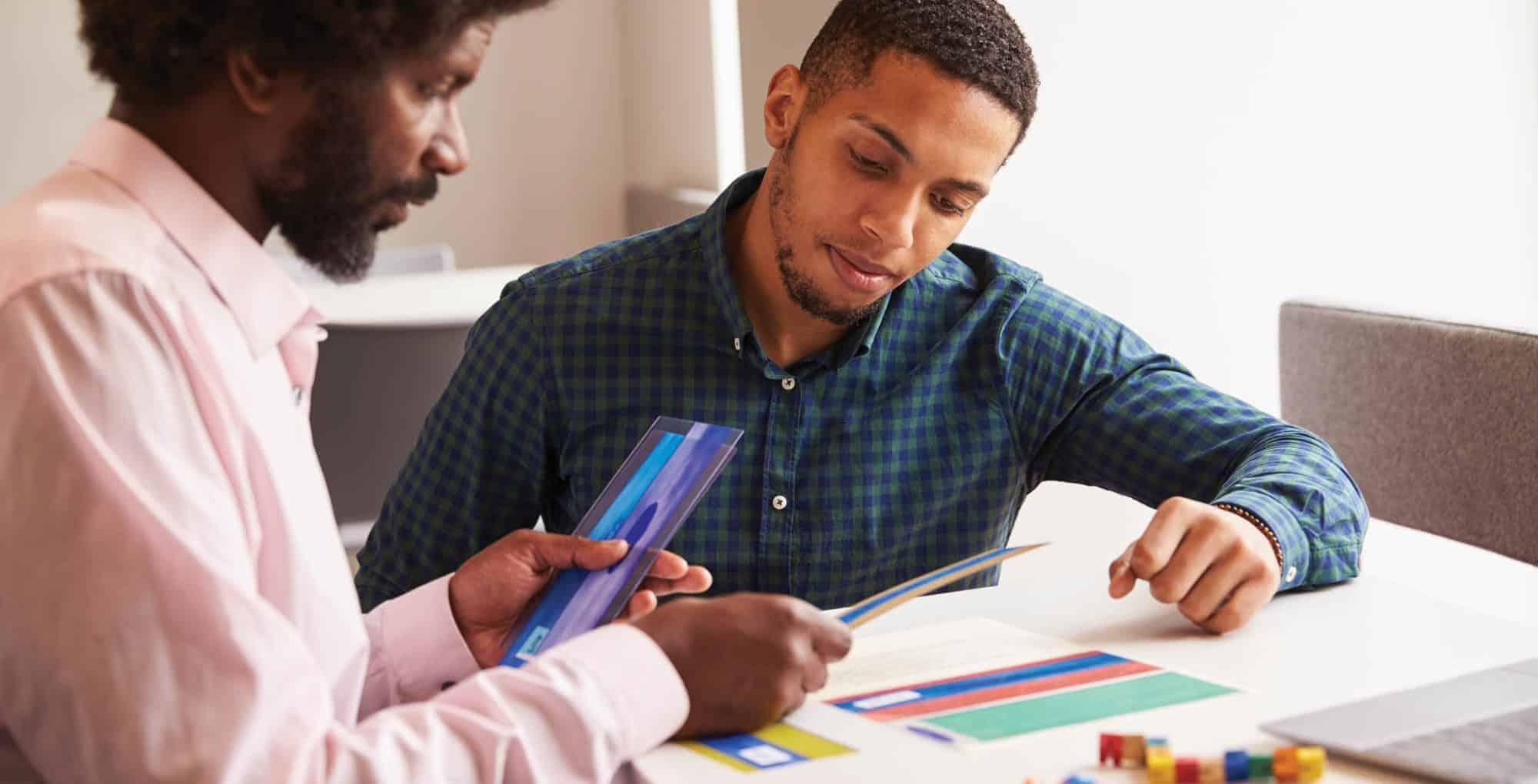 Tutor Using Learning Aids To Help Student With Dyslexia